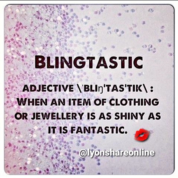 🔥 Matte Goldtone Sculptural Female Earrings - Picture 12 of 15